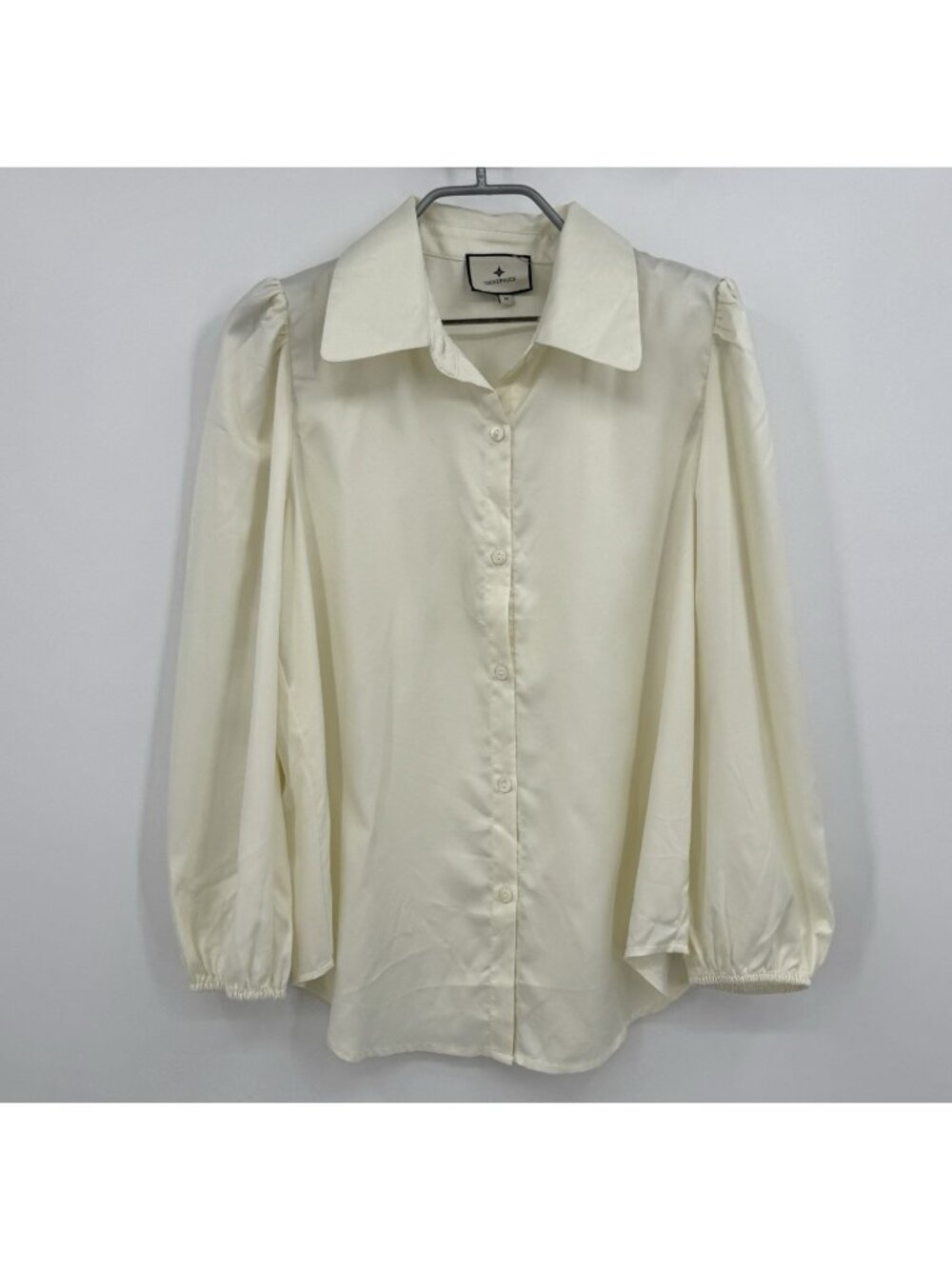 Tuckernuck Ivory Satin Puff Sleeve Blouse sz M Women's Button Front Collared Top